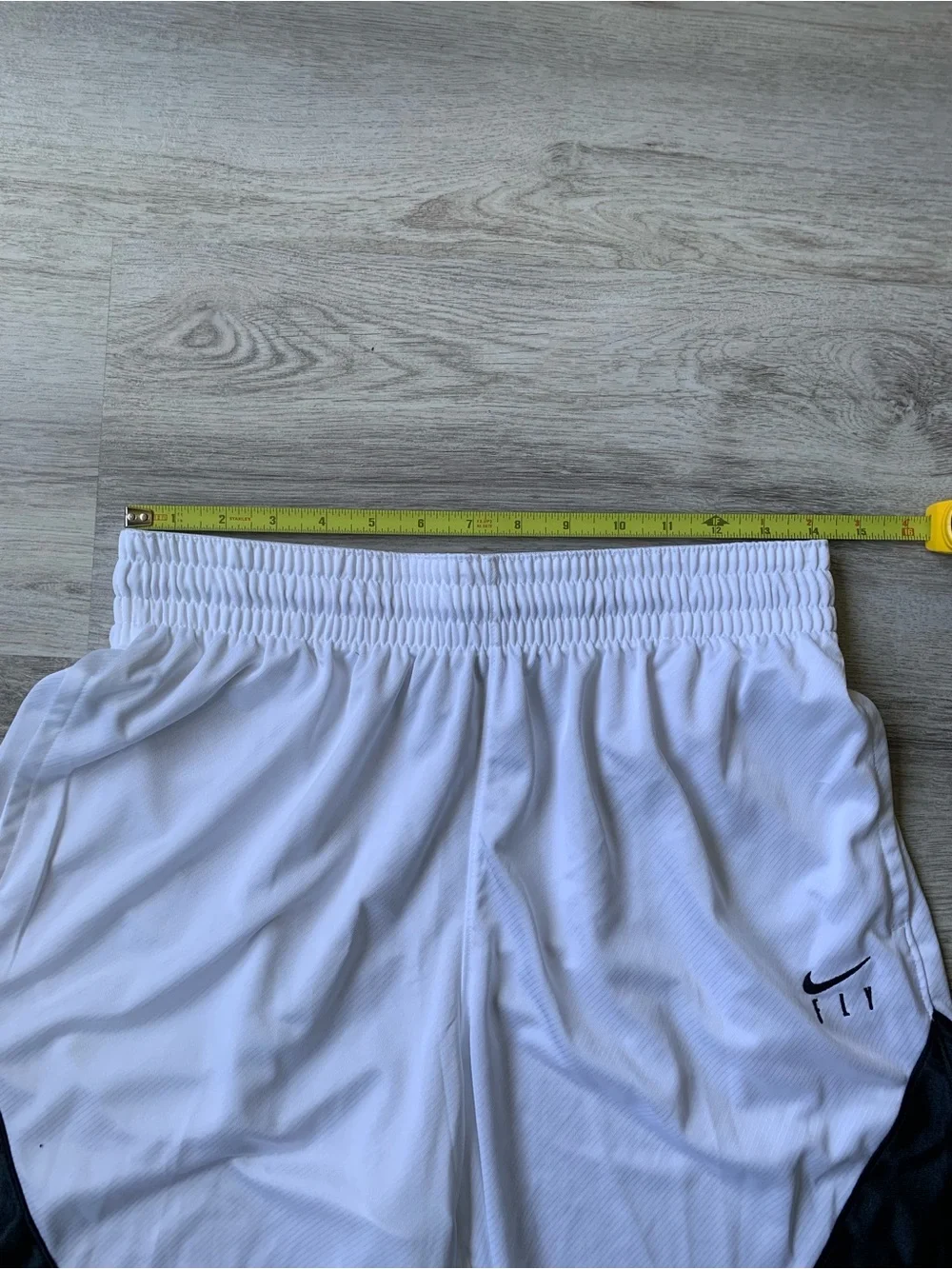 NWT Nike Dri-FIT Isofly Women's Basketball Shorts white/black size medium